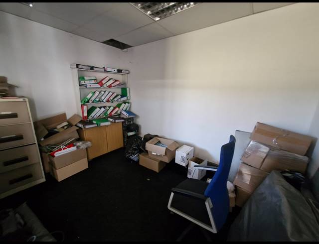 939M² WAREHOUSE TO LET IN JET PARK